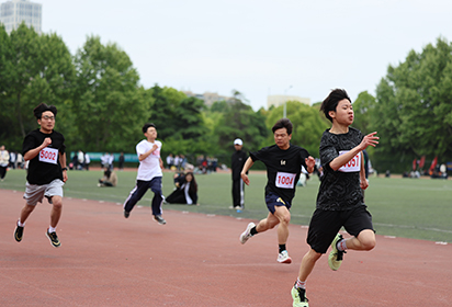 宿遷經貿高職2024年陽光體育節(jié)暨第33屆田徑運動會隆重開幕