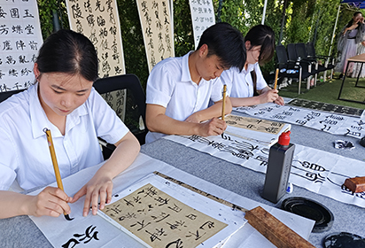 【職教活動周】宿遷經(jīng)貿(mào)高職優(yōu)秀社團(tuán)風(fēng)采展——書法社團(tuán)承傳統(tǒng)