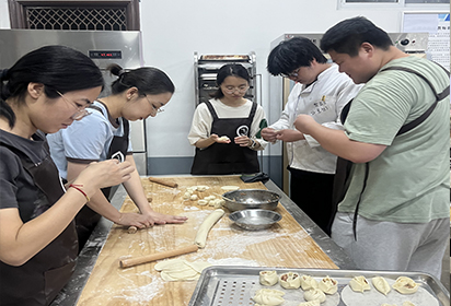 【職教活動周】—— 泗洪中專烹飪基地“花式蒸餃”活動